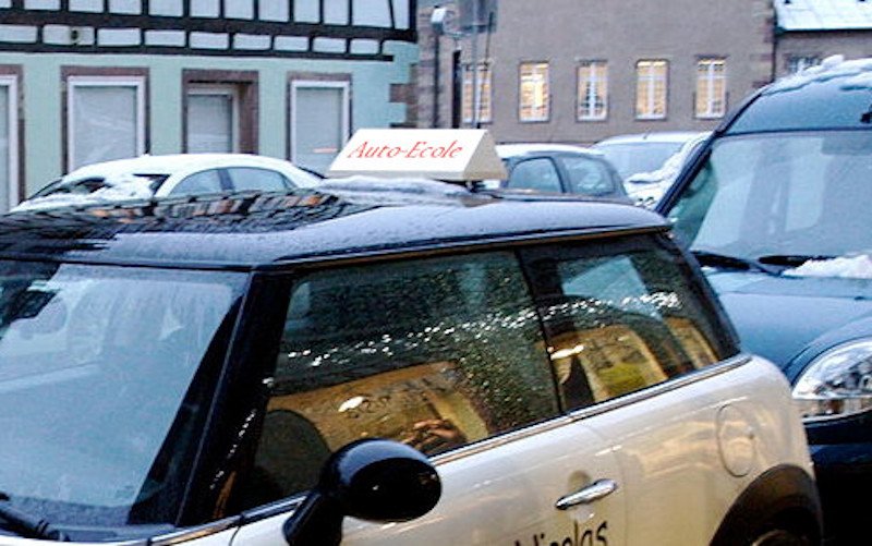 تعليم السياقة